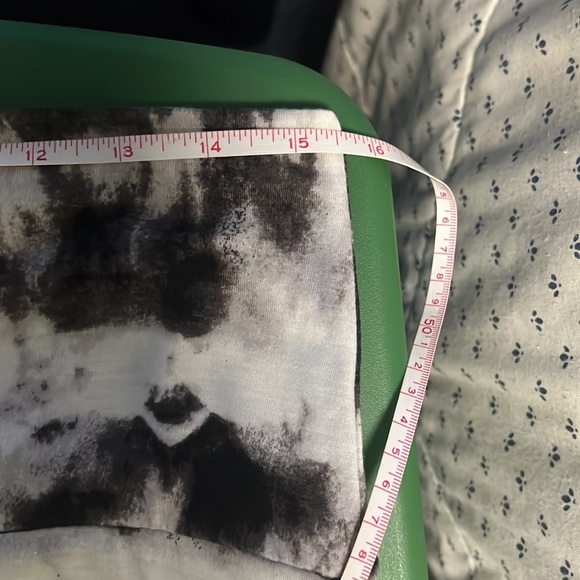 Gray/black/white skirt - Picture 4 of 5